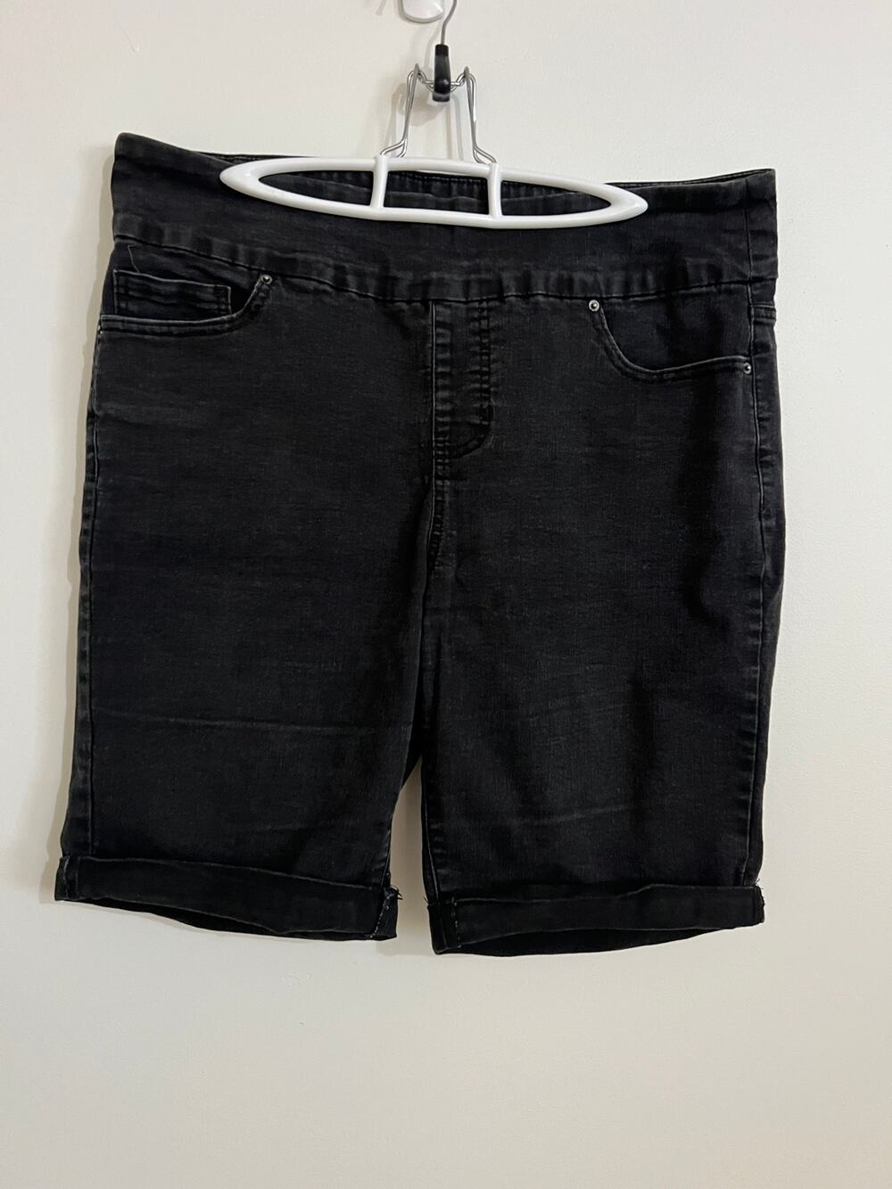 Time and Tru Black Bermuda Shorts Womens Plus 0X 14W Stretch Pull On Rolled Cuff